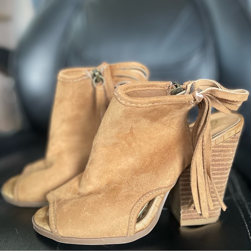 Size 6 boho heel